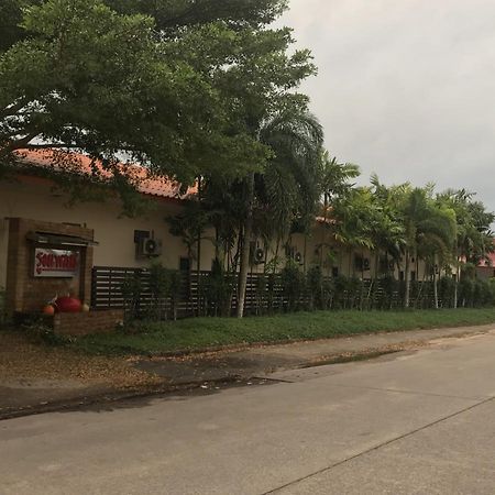 鲁姆普莱斯酒店 春蓬 外观 照片